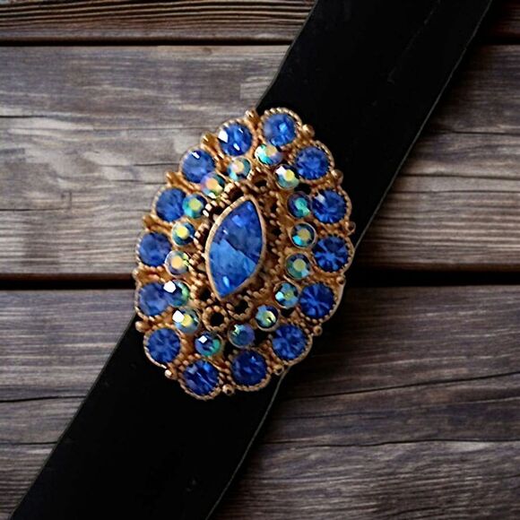 Rhinestone Large Cocktail Ring 6.75 Gold Tone Statement Medieval Mermaid Fairy. - Picture 11 of 16